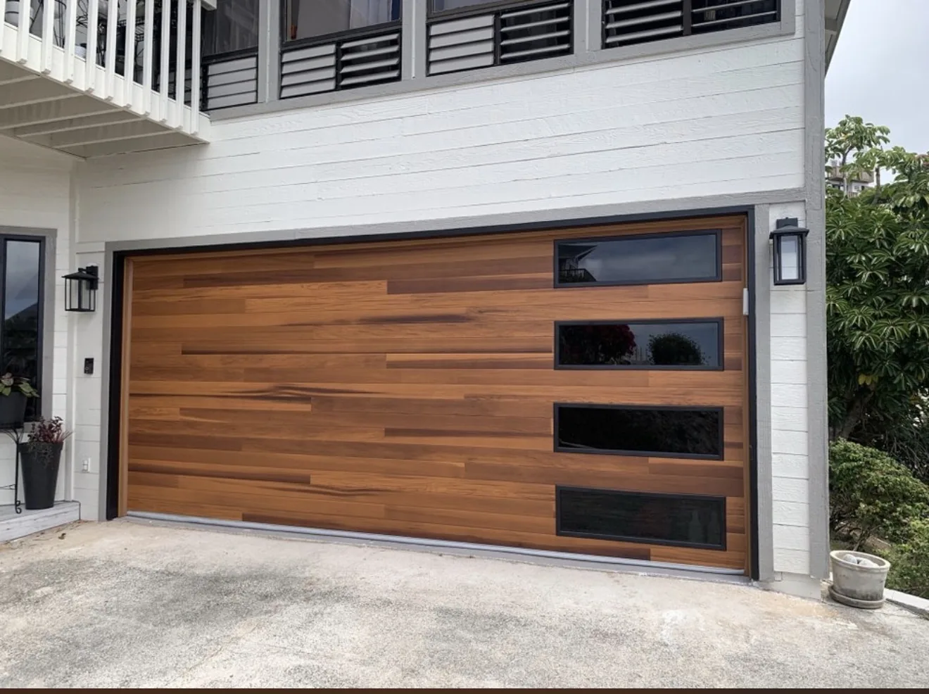 C.H.I. Planks – Dark Tint Windows
